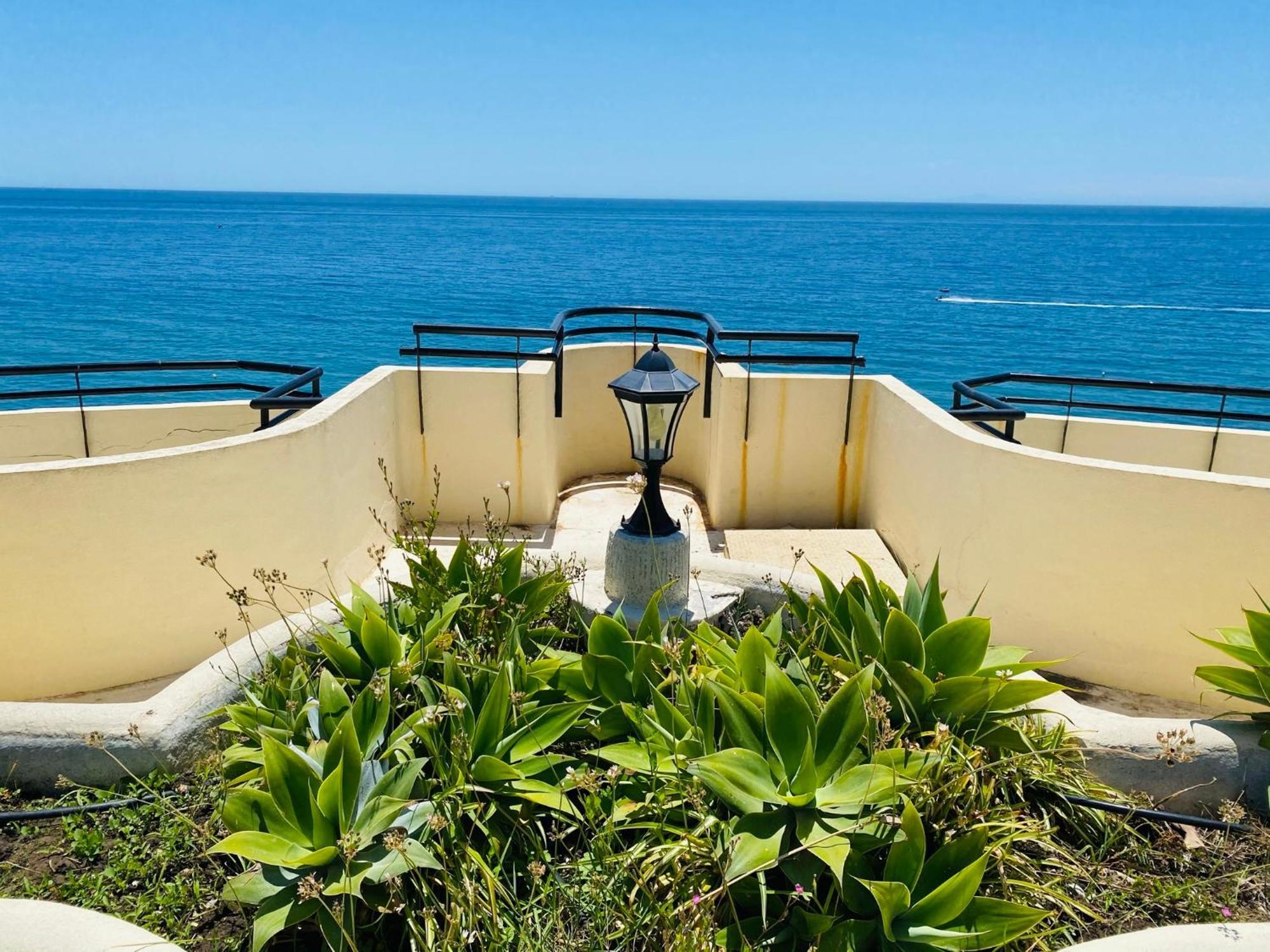 Apartment On The First Line Of The Sea With A View And Free Parking Marbellac Extérieur photo