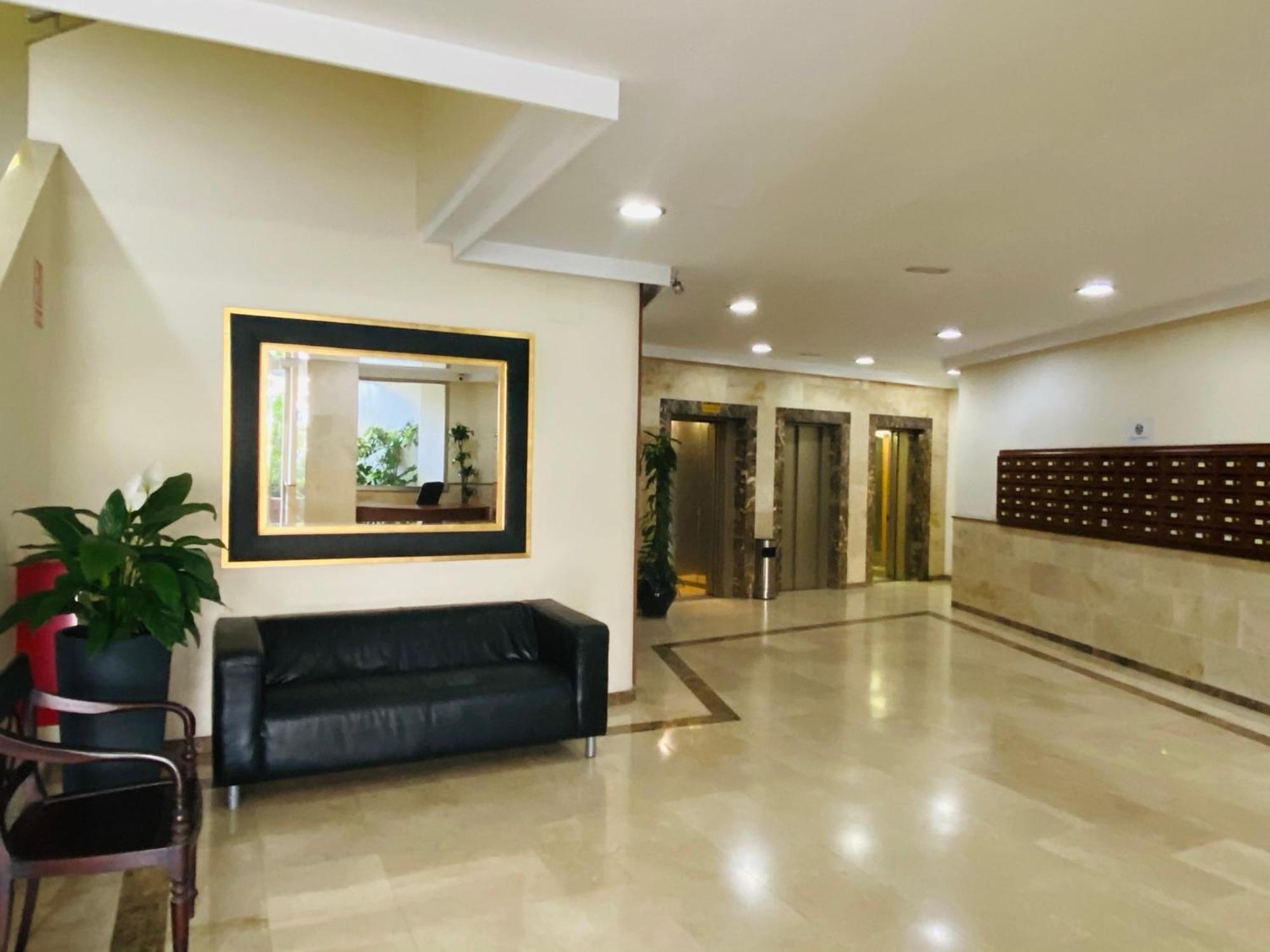 Apartment On The First Line Of The Sea With A View And Free Parking Marbellac Extérieur photo
