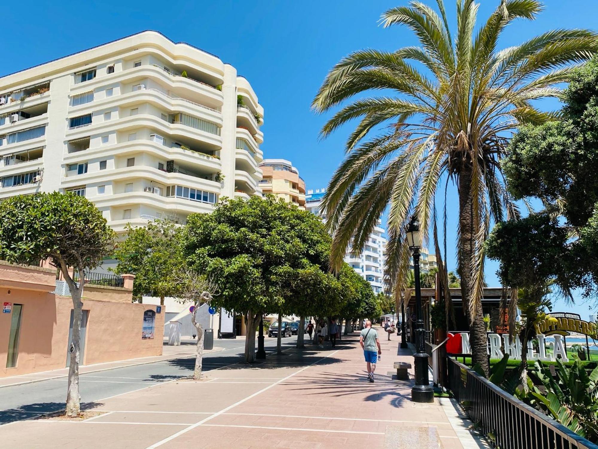Apartment On The First Line Of The Sea With A View And Free Parking Marbellac Extérieur photo