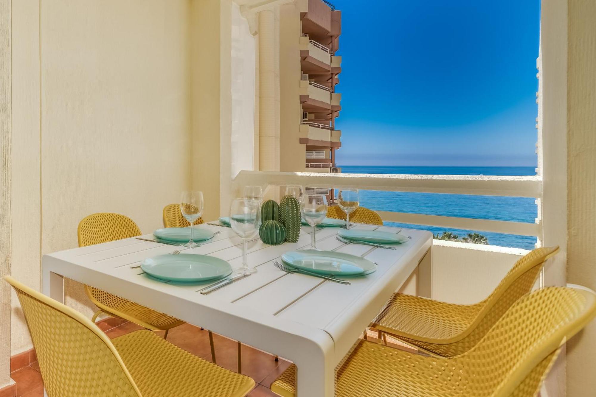 Apartment On The First Line Of The Sea With A View And Free Parking Marbellac Extérieur photo