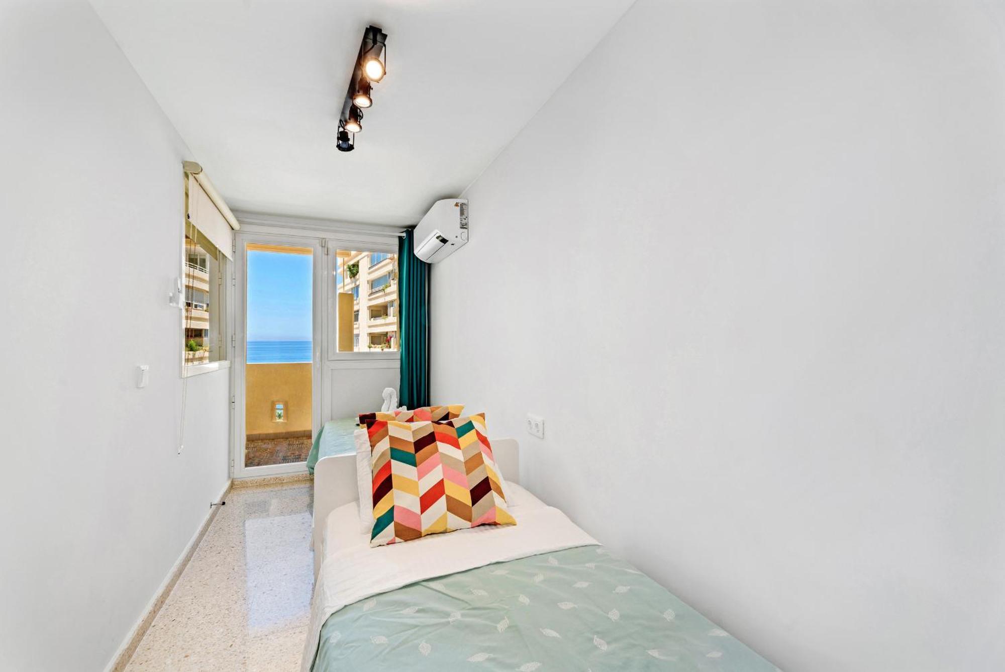 Apartment On The First Line Of The Sea With A View And Free Parking Marbellac Extérieur photo